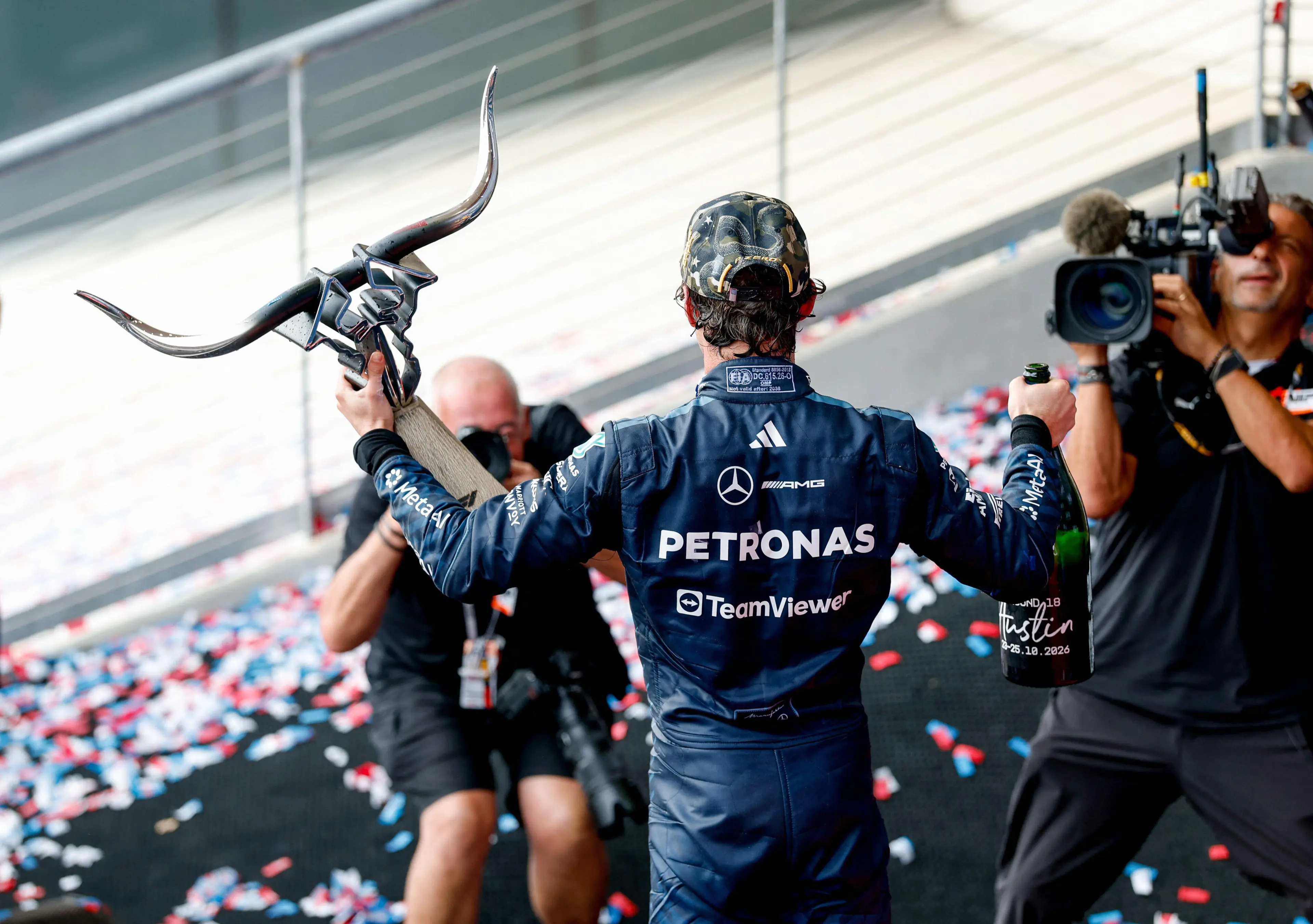 Kimi Antonelli nach seinem Sieg beim Formel 1 USA Grand Prix 2026 in Austin von hinten zu sehen.