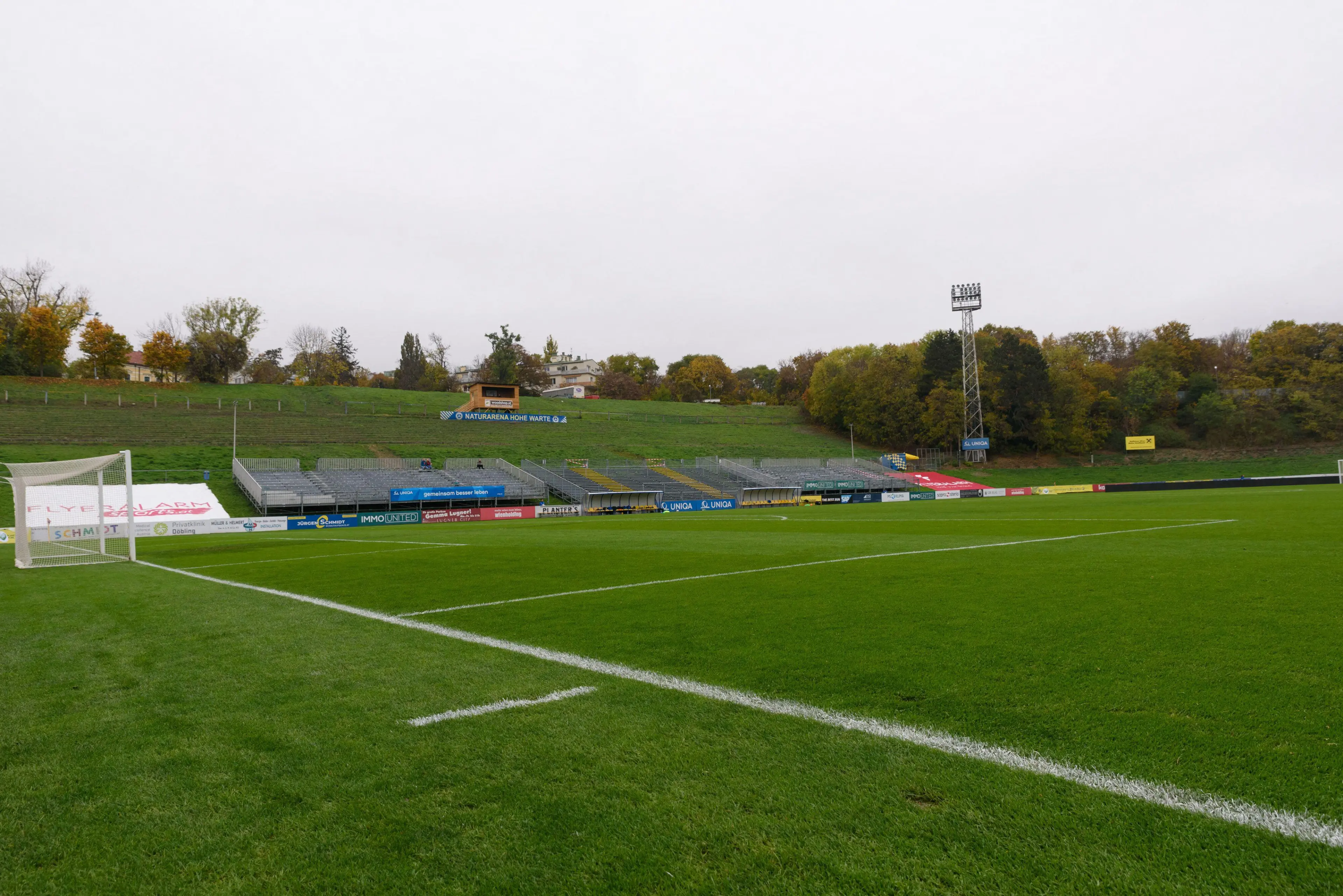 Stadion Hohe Warte in Wien als Schauplatz des Wiener Cup-Duells zwischen First Vienna FC und Rapid Wien