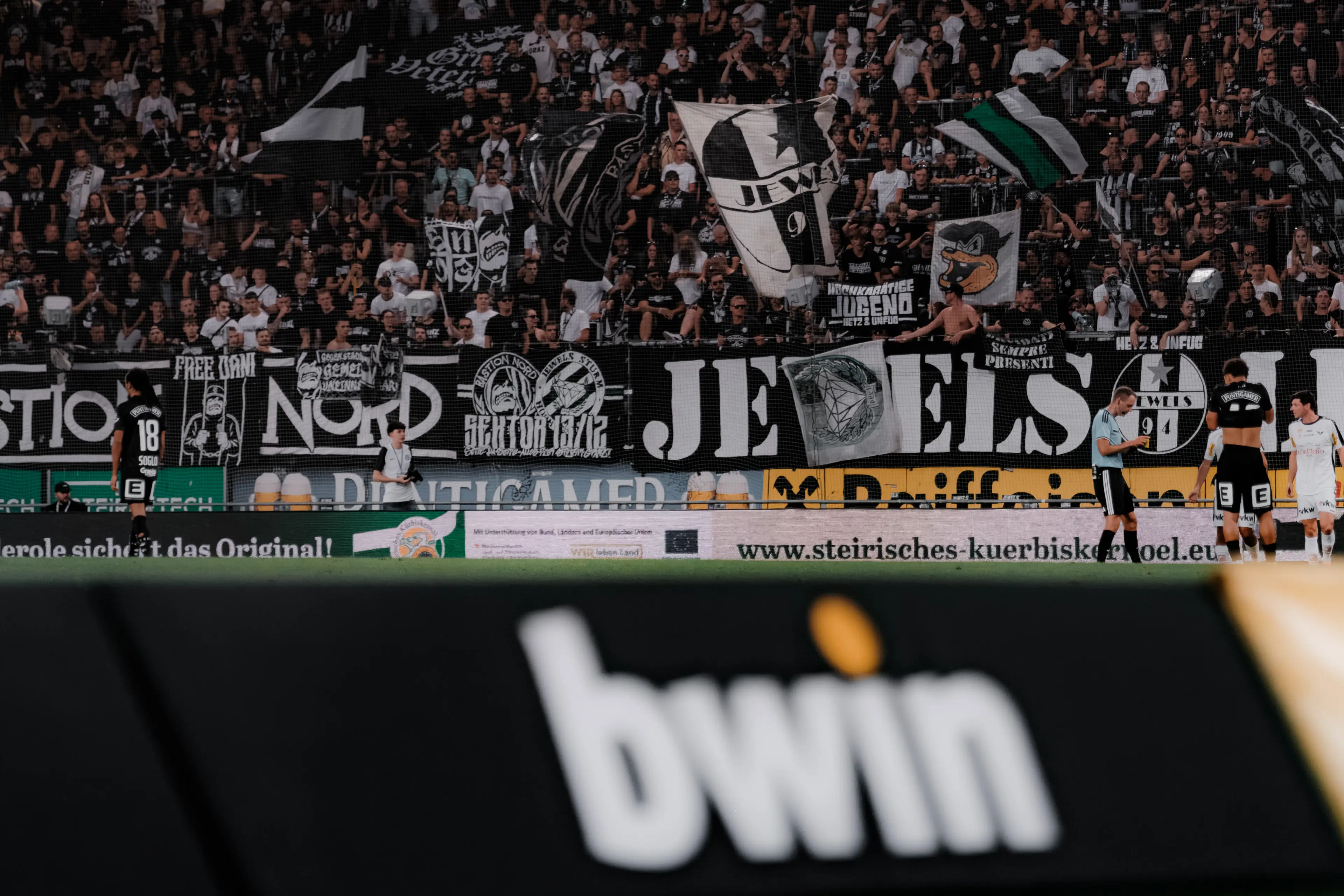 1 bwin mit Fans