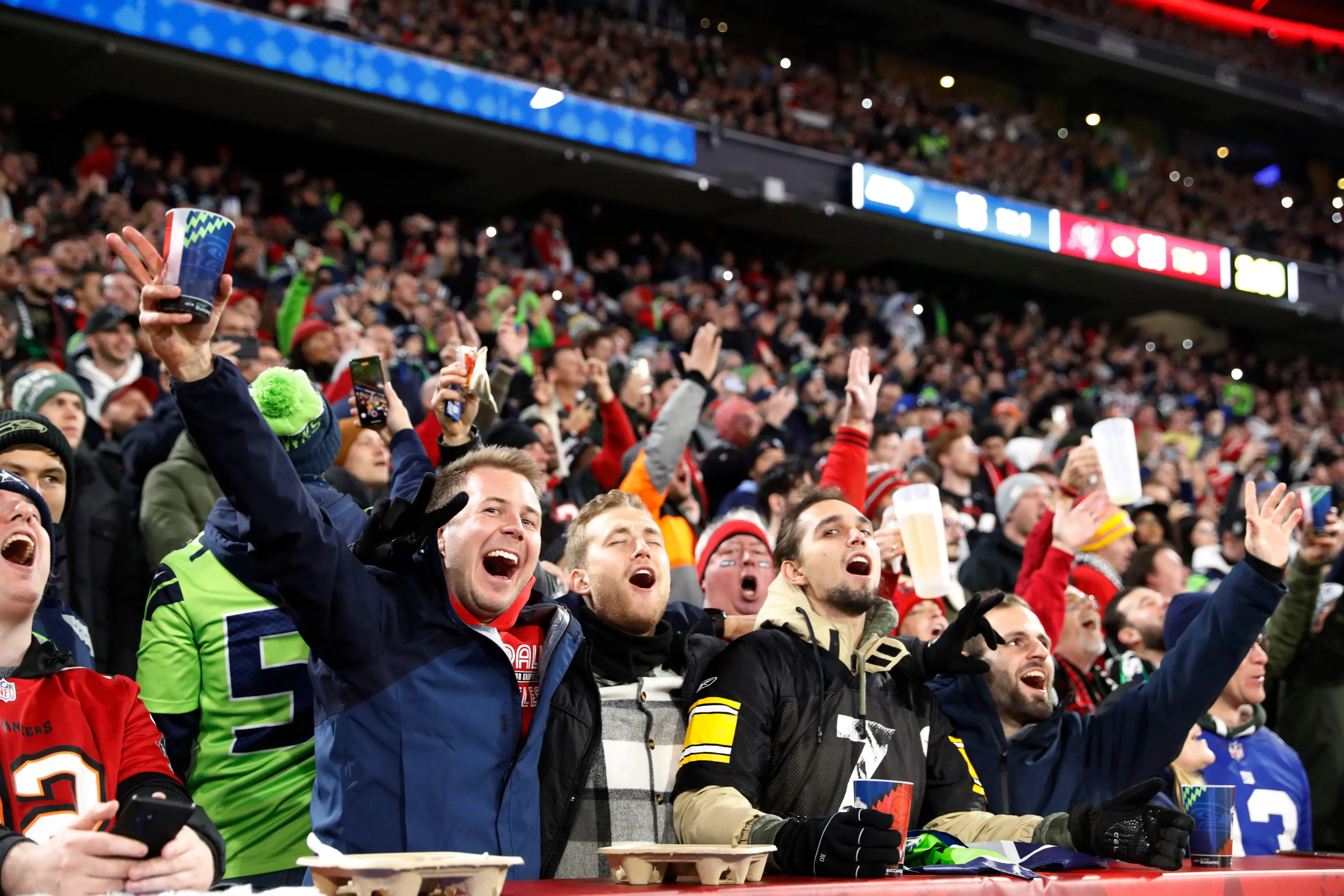 NFL-Fans in der Allianz Arena beim Munich Game 2024 zwischen den Carolina Panthers und New York Giants